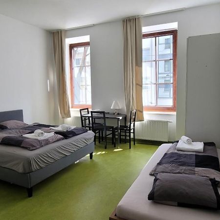 Tota Studio Vienna Esterno foto