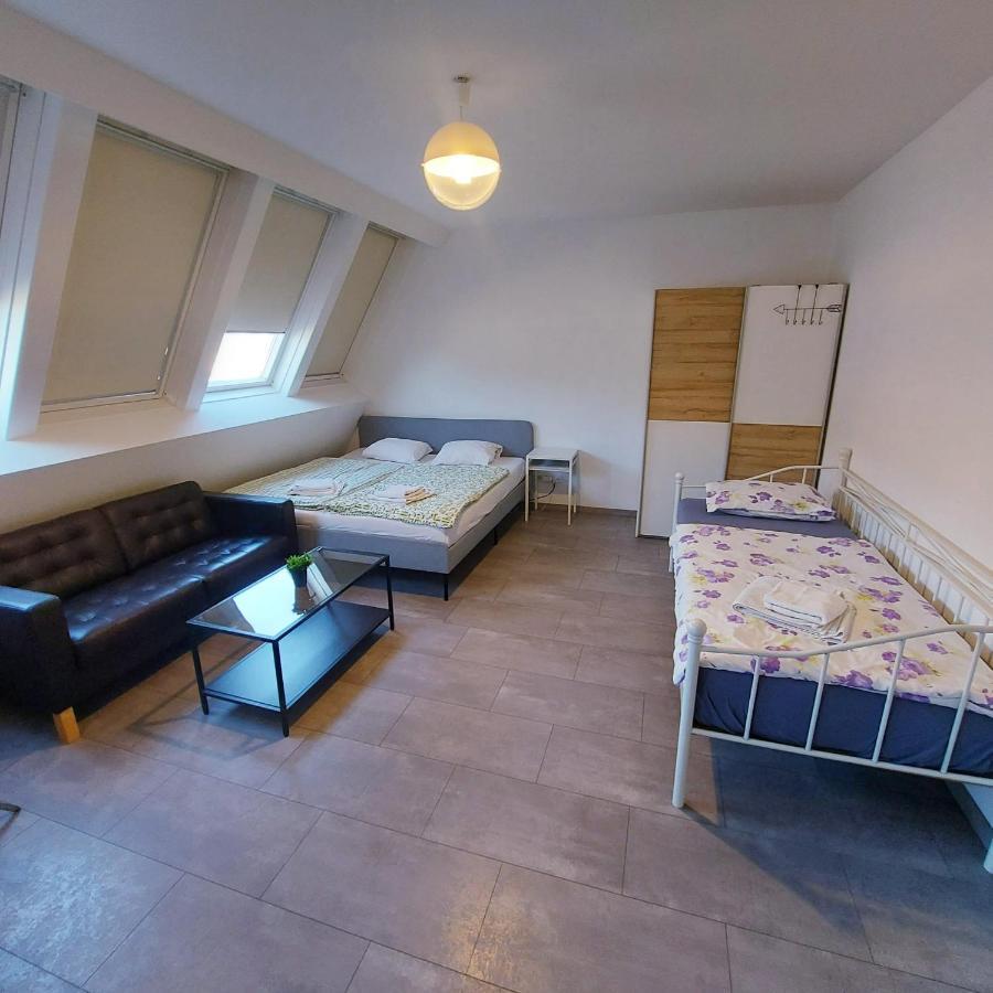 Tota Studio Vienna Esterno foto